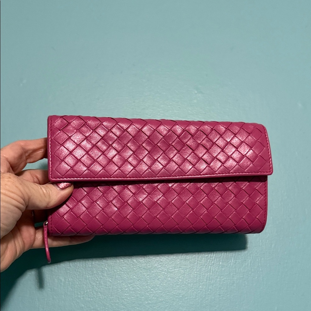 COA Authentic Bottega Veneta Intrecciato Leather Wallet 💕